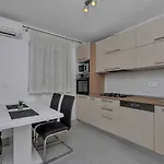 R&b Radalj Apartment