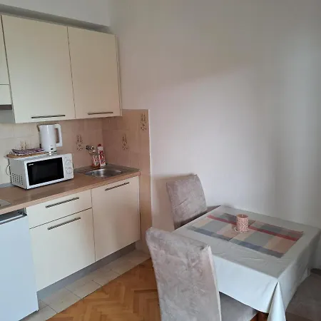 R&b Radalj Μακάρσκα