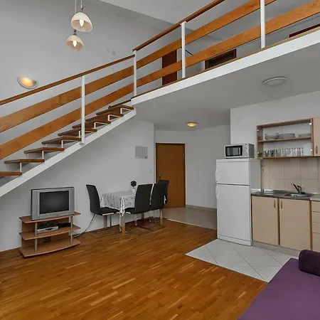 R&b Radalj מאקרסקה